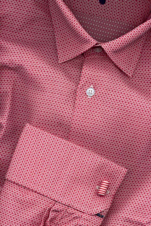 OLYMP Level Five Body Fit redwhite patterned dress shirt with a New Kent collar and long sleeves
